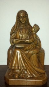 Virgen enseñando al niño Madera: Nogal Altura: 45 cm
