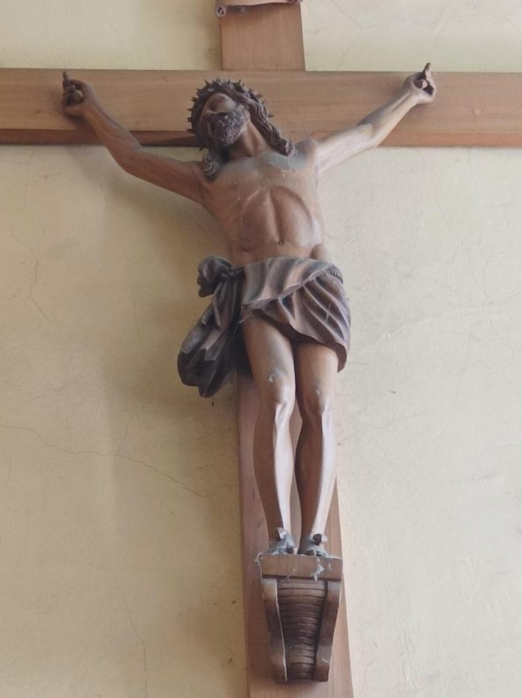 Cristo crucificado
Madera: Nogal
Tamaño: Alto 67 cm, alto de la cruz 140 cm