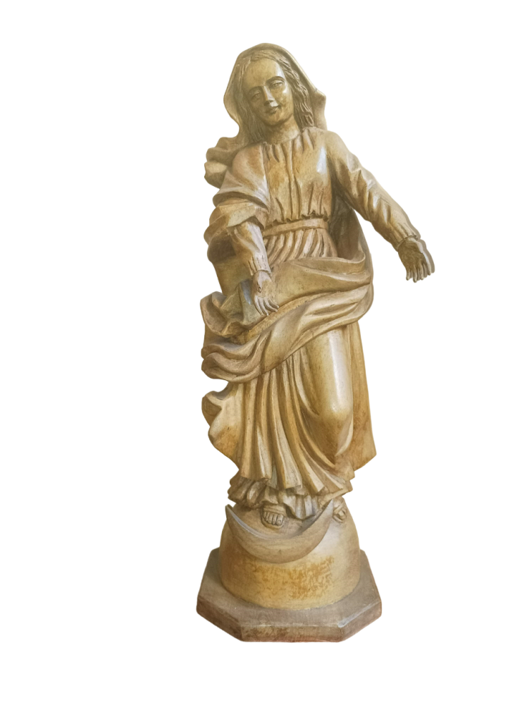 Virgen Inmaculada
Madera: Nogal
Tamaño: 53 cm